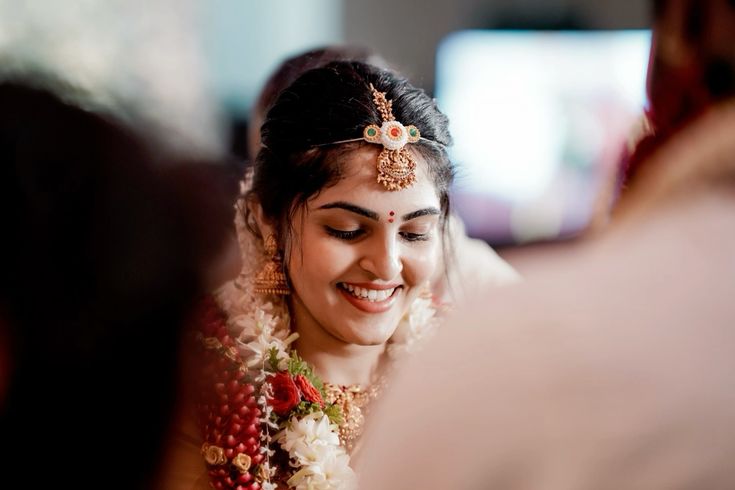 candid and cinematic wedding photography capturing the bride’s natural smile.