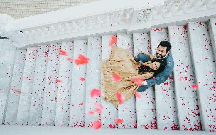 candid pre-wedding photoshoot poses